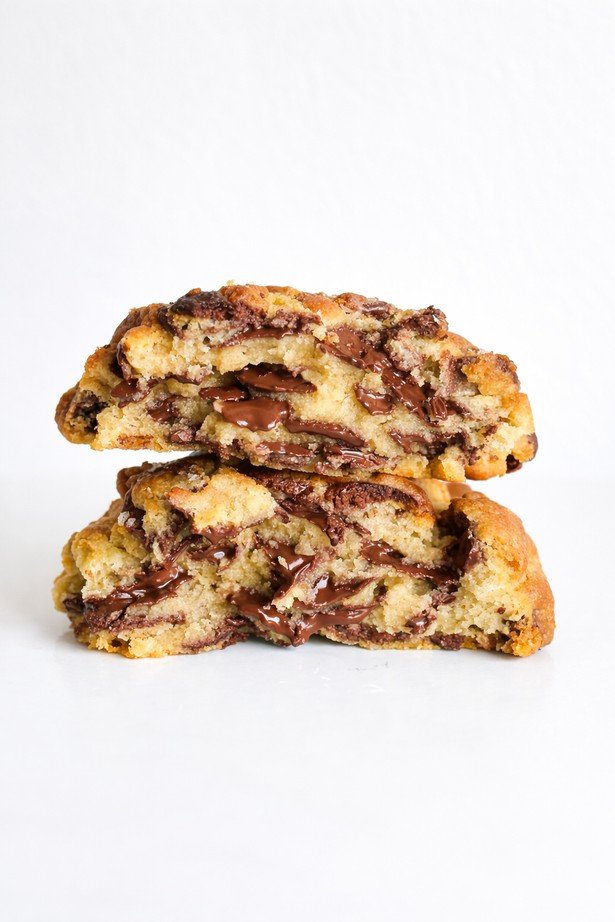 Cookie tradicional de baunilha com gotas de chocolate nobre